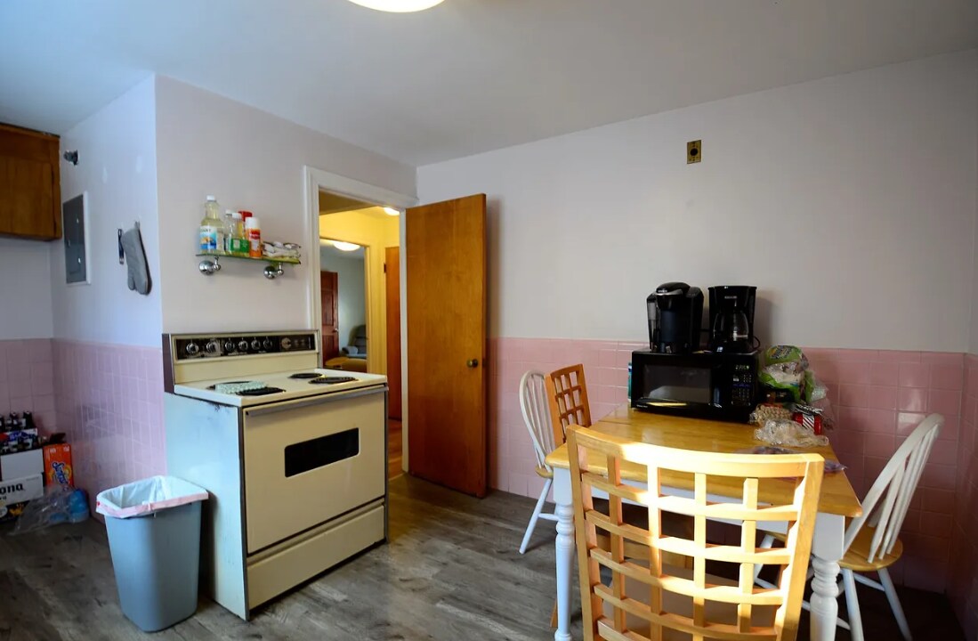 Building Photo - 16 Caltha Rd