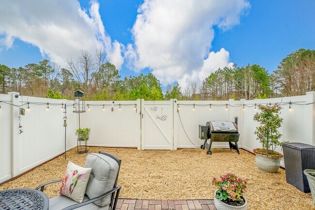 Building Photo - Luxury Townhome for Rent near Regent!