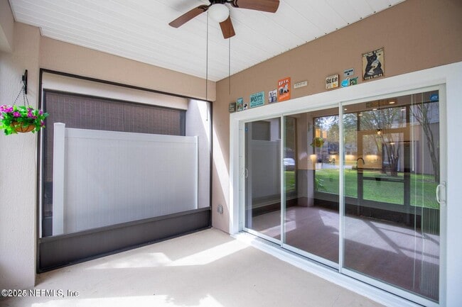Building Photo - 721 Crystal Way