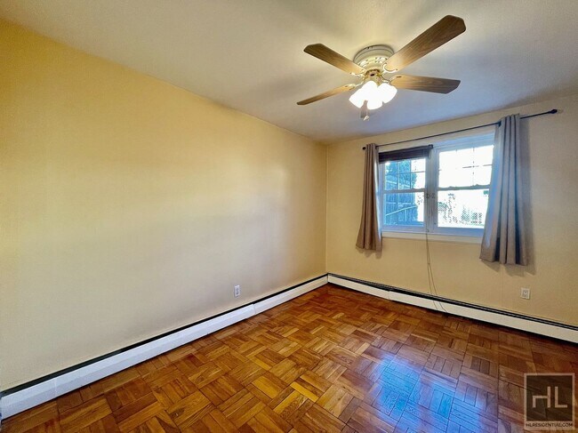 Building Photo - Large 1 bedroom with private patio