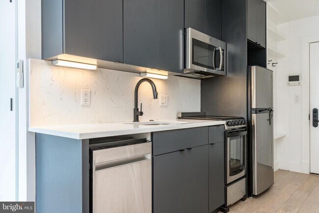 Building Photo - 965 Frankford Ave