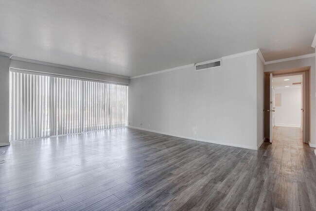 Building Photo - 3111 Bel Air Dr