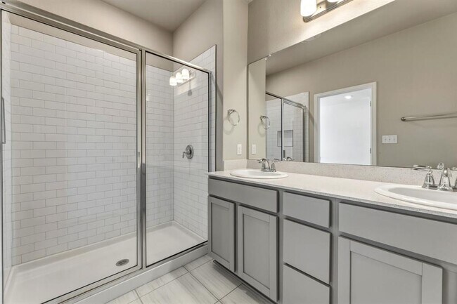 Building Photo - 1015 Vista View Dr