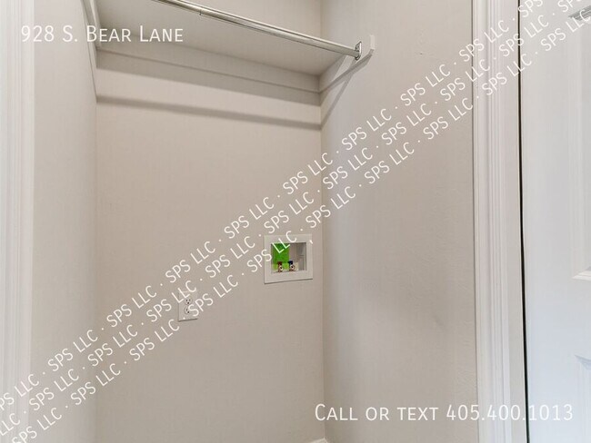 Building Photo - 928 S Bear Ln