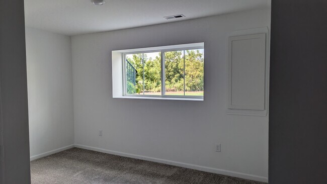 Building Photo - 1085 Atterberg Rd
