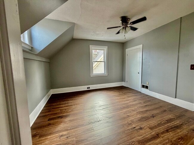 Building Photo - 86 Maplewood Ave