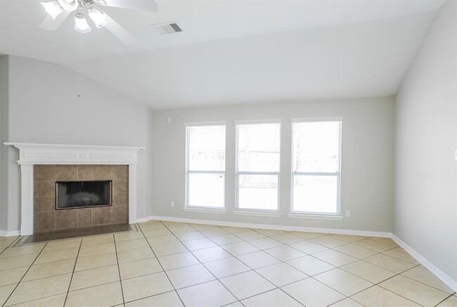 Building Photo - 16630 Convoy Ct