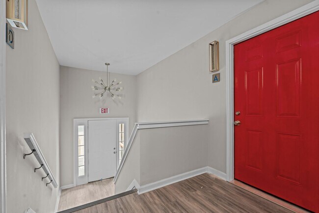 Building Photo - Gorgeously Renovated Apartments