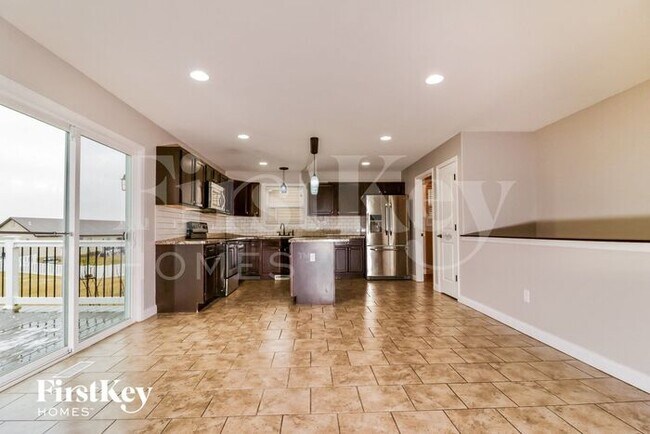 Building Photo - 215 Rolling Rock Creek Dr