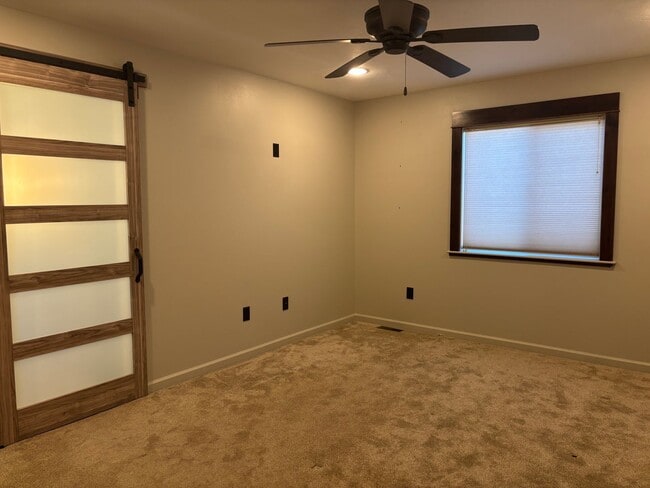 Building Photo - 4 bedroom 3 bath home