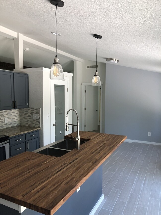Building Photo - Nice remodeled home in Fall River Estates