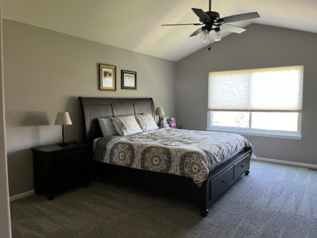 Building Photo - 541 Rita Pl