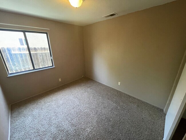 Building Photo - Central Chico, 3/2 fenced yard, 2 car garage, Gardener included, Solar, Fireplace, Craftsman Pergola