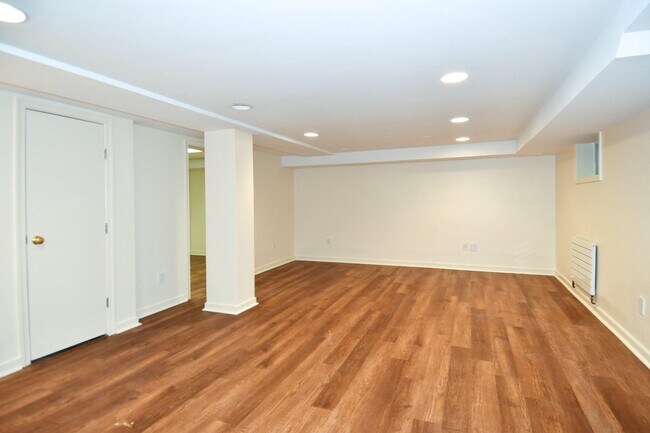 Building Photo - 2608 Fordham Rd