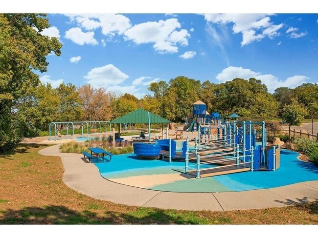Building Photo - 9995 Wildflower Dr