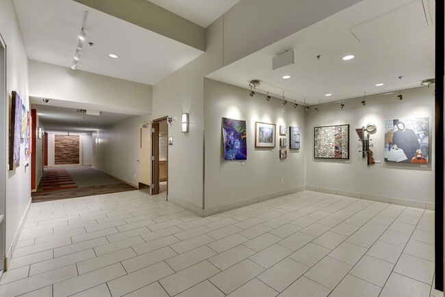 Building Photo - 215 10th Ave S