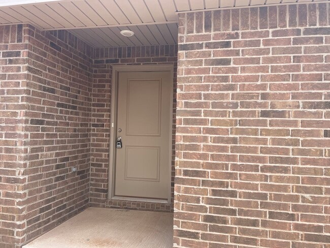 Building Photo - Stylish and Modern 3-Bedroom Duplex for Re...