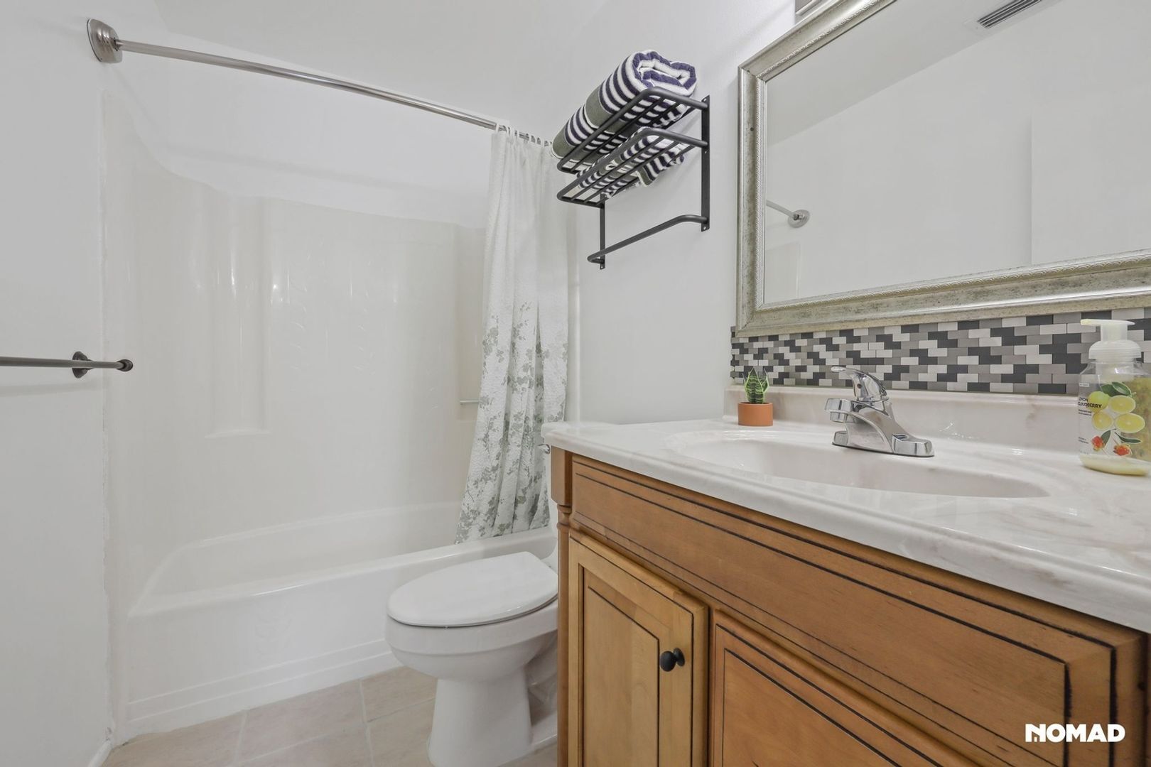 Building Photo - 4067 NW Cinnamon Tree Cir