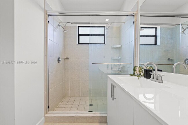 Building Photo - 4917 Oakmont Dr