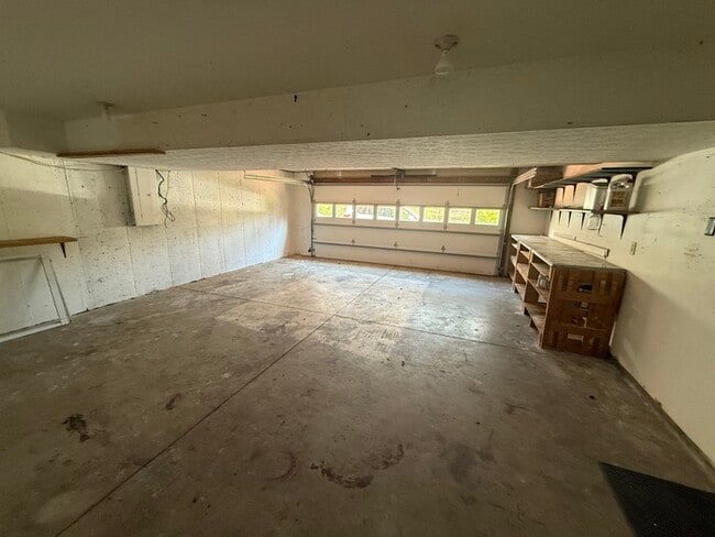 Building Photo - Single Family