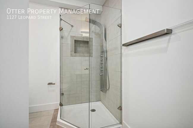 Building Photo - 1127 Leopard St