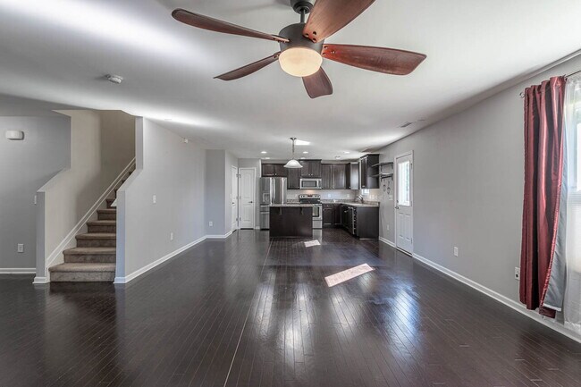 Building Photo - Available on July 10! Experience modern comfort in this spacious 4+ bedroom home