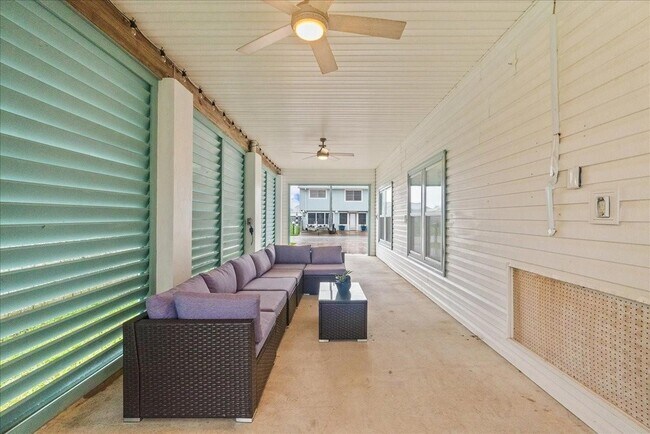 Building Photo - 933 Bonita Dr