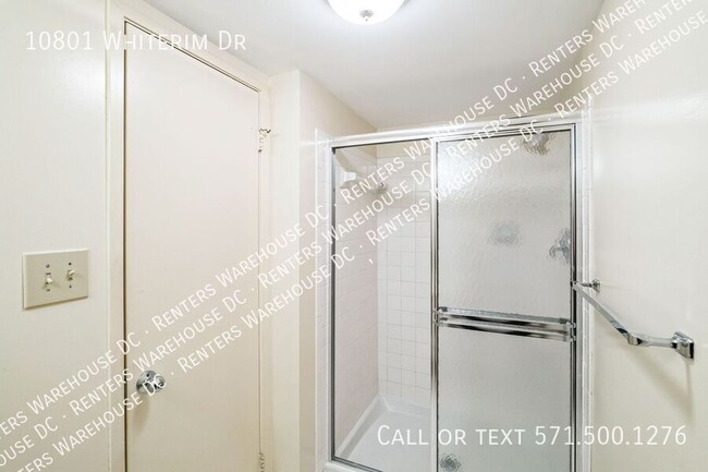 Building Photo - Light filled 2Bd/3.5Bth+Loft end unit TH w...