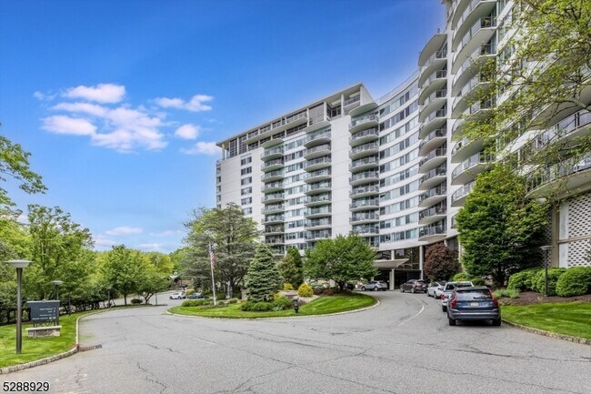 Building Photo - 1 Claridge Dr