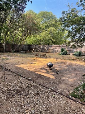 Building Photo - 2302 Mercedes Rd