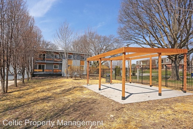 Building Photo - 6621 W 94th Terrace