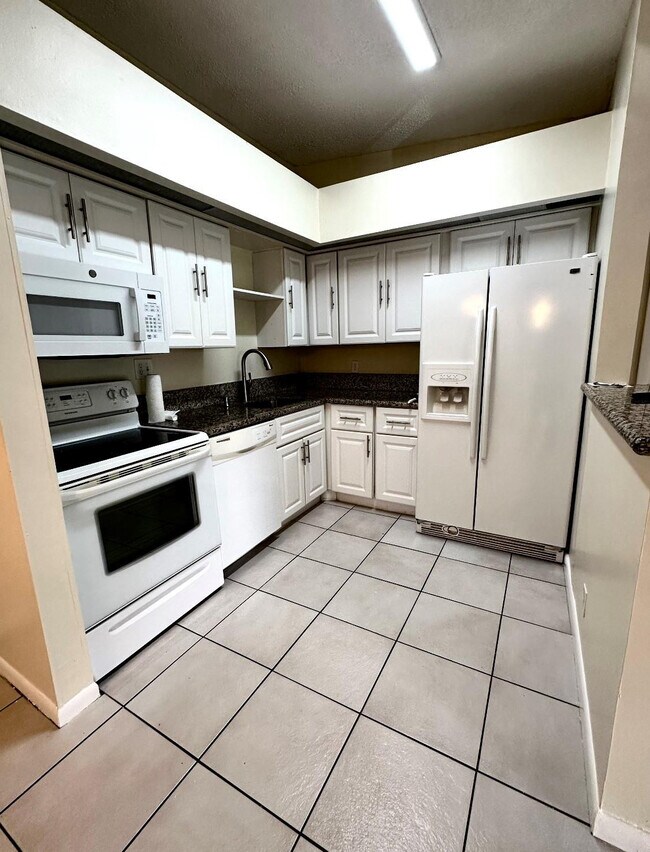 Building Photo - 15484 Lakes of Delray Blvd