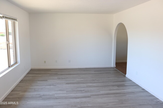 Building Photo - 1841 Lexington Dr