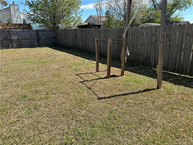 Building Photo - 2149 Heathcote Dr