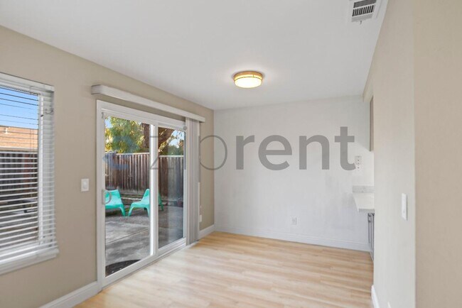 Building Photo - 33739 Slender Ct