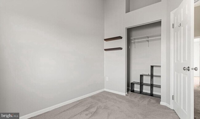 Building Photo - 6359 New Haven Ct