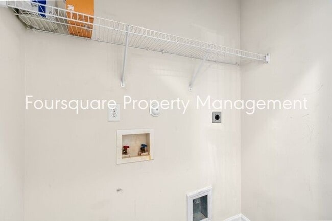Building Photo - Single Family Home| 1st Floor Master Bedro...