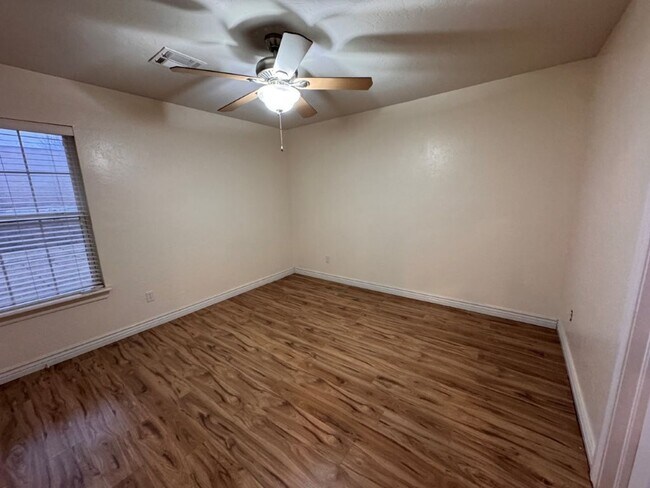 Building Photo - 3 bed, 2 living area, 2.5 baths with storm shelter gazebo!  This home has everything you need, ca...