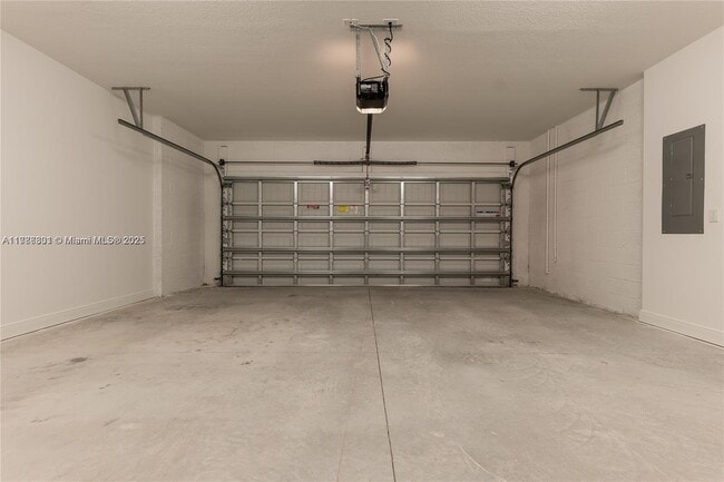 Building Photo - 3701 Greenway Dr