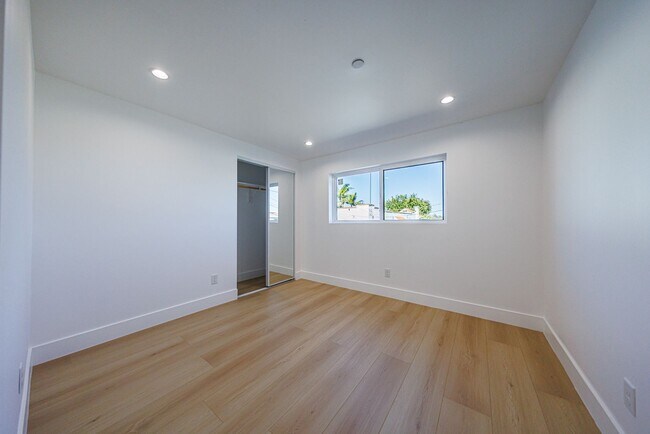 Building Photo - 1330 S Longwood Ave