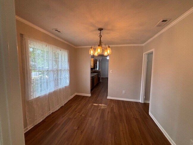 Building Photo - Windsor Oaks West