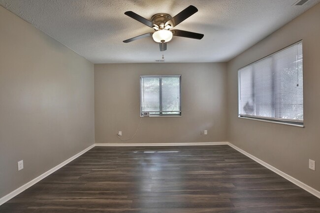 Building Photo - 914 Tradewind Dr