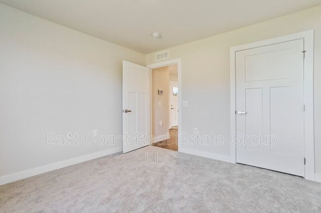Building Photo - 329 Bookers Ct