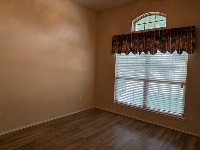Building Photo - 313 Cherry Spring Dr