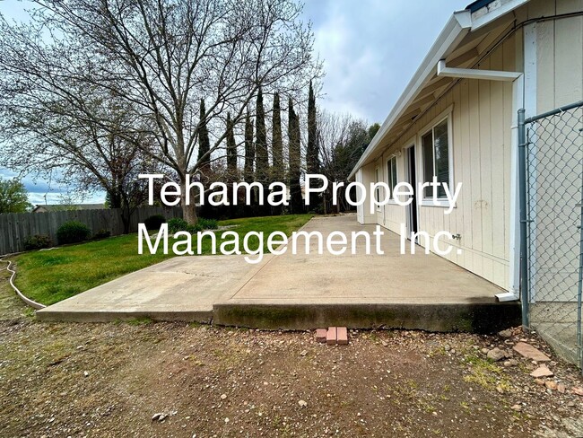Building Photo - Updated 3 bedroom 2 bathroom in Cottonwood...