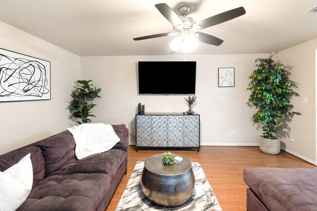 Building Photo - 7418 Lake Livingston Dr