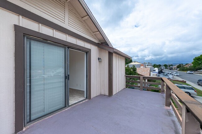 Building Photo - Spacious 3 Bedroom  2.5 Bath | East Ventura | Unfurnished