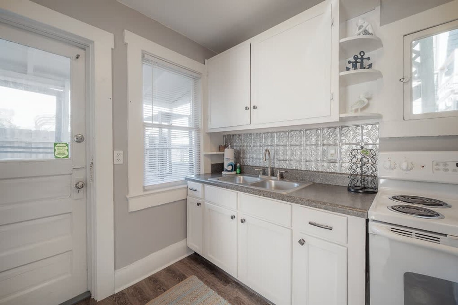 Building Photo - 5706 N Suwanee Ave