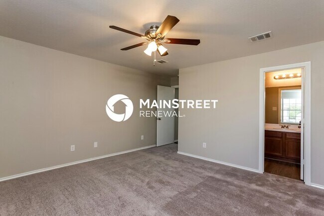 Building Photo - 4 Bedroom Pet-Friendly Home in San Antonio, TX with Main Street Renewal