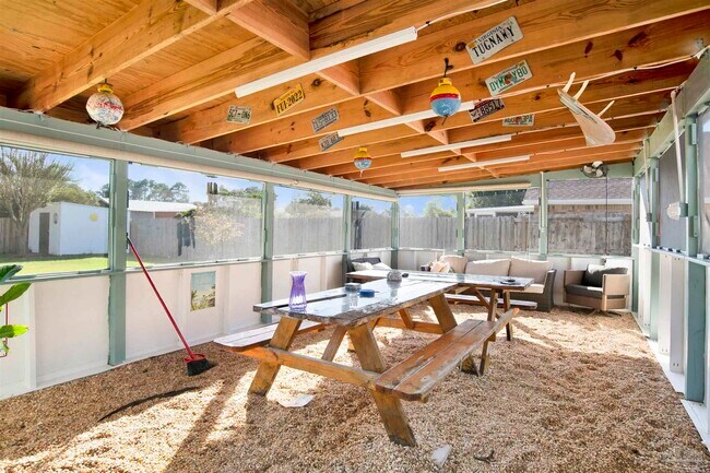 Building Photo - 4036 Shorewood Dr